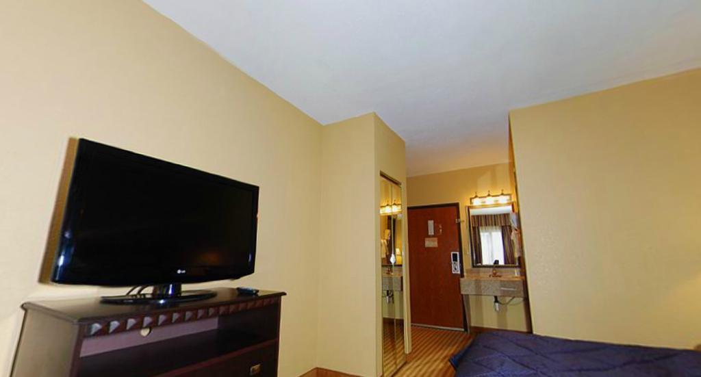 Quality Inn Merriam Kansas City Bagian luar foto