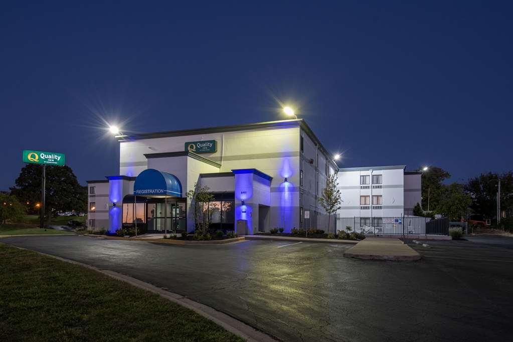 Quality Inn Merriam Kansas City Bagian luar foto