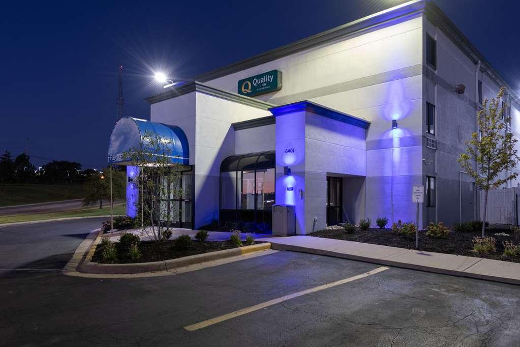 Quality Inn Merriam Kansas City Bagian luar foto