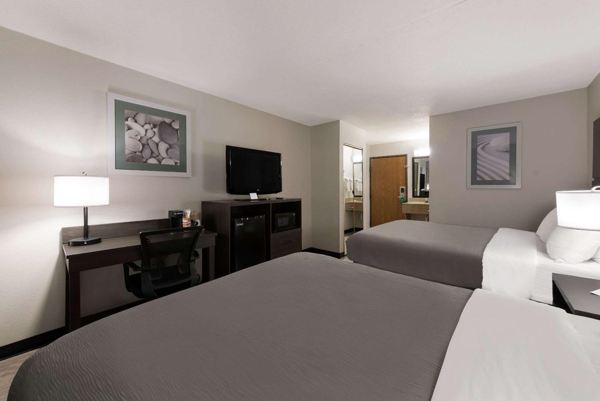 Quality Inn Merriam Kansas City Bagian luar foto