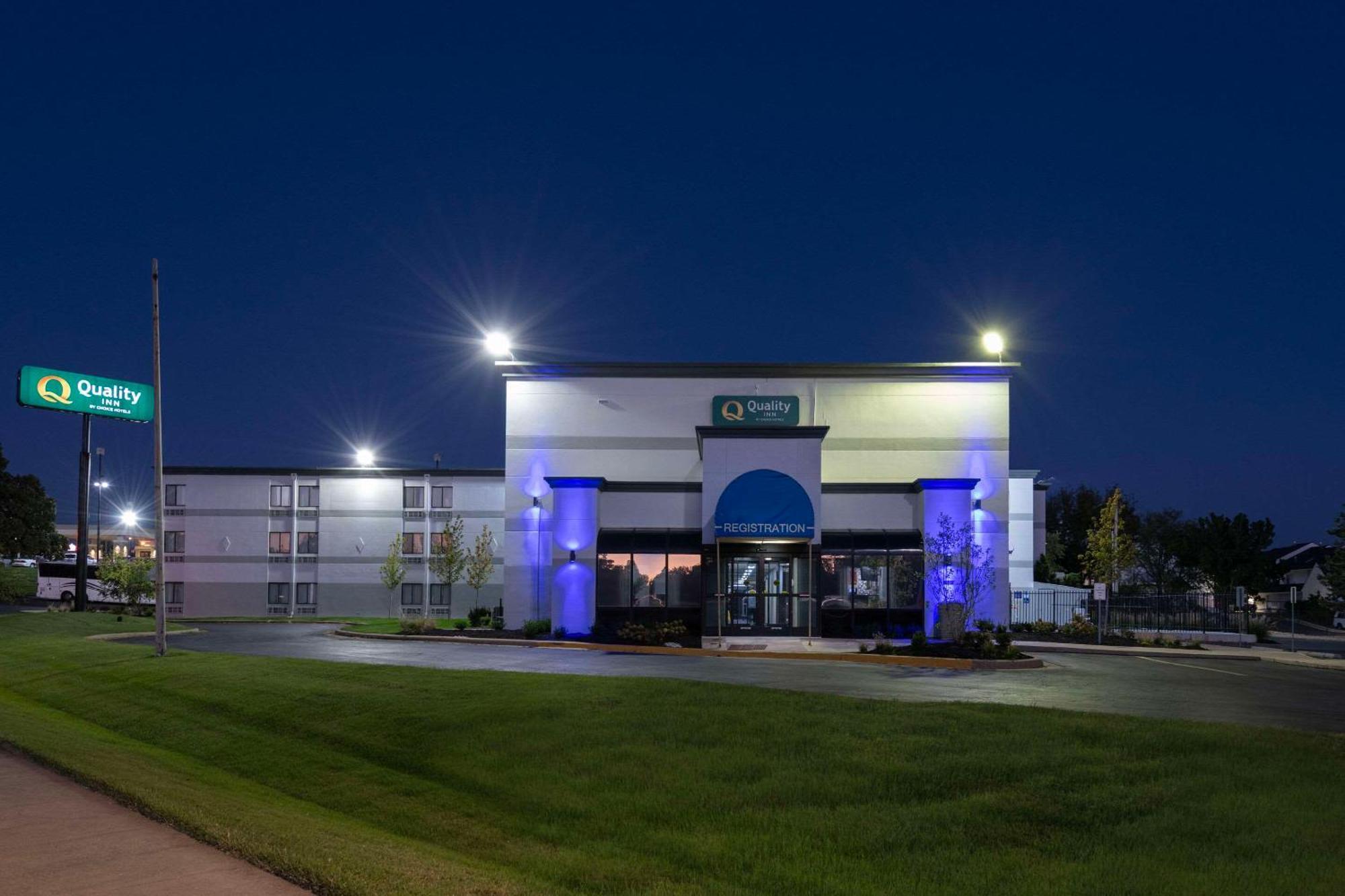 Quality Inn Merriam Kansas City Bagian luar foto