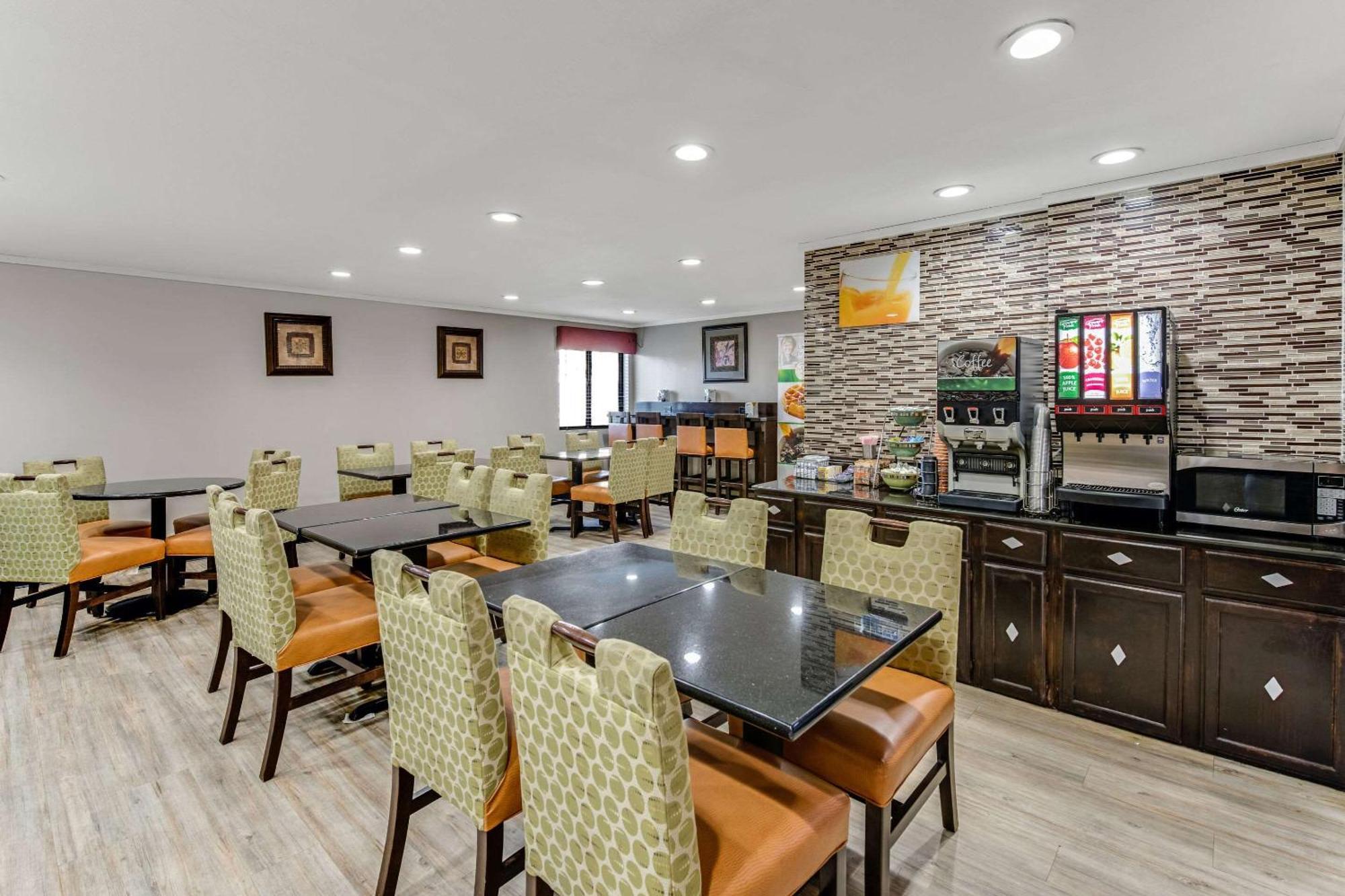 Quality Inn Merriam Kansas City Bagian luar foto
