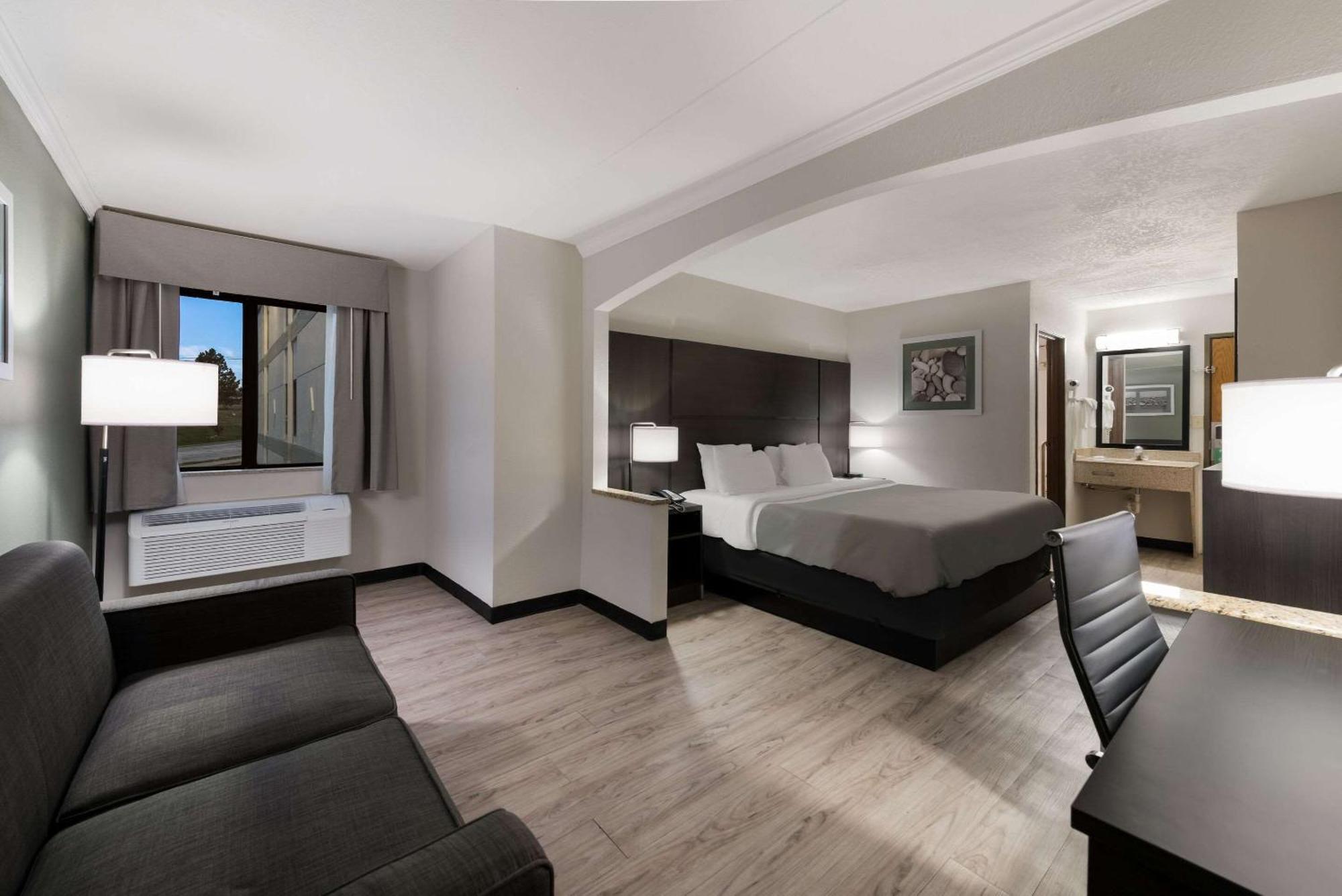Quality Inn Merriam Kansas City Bagian luar foto