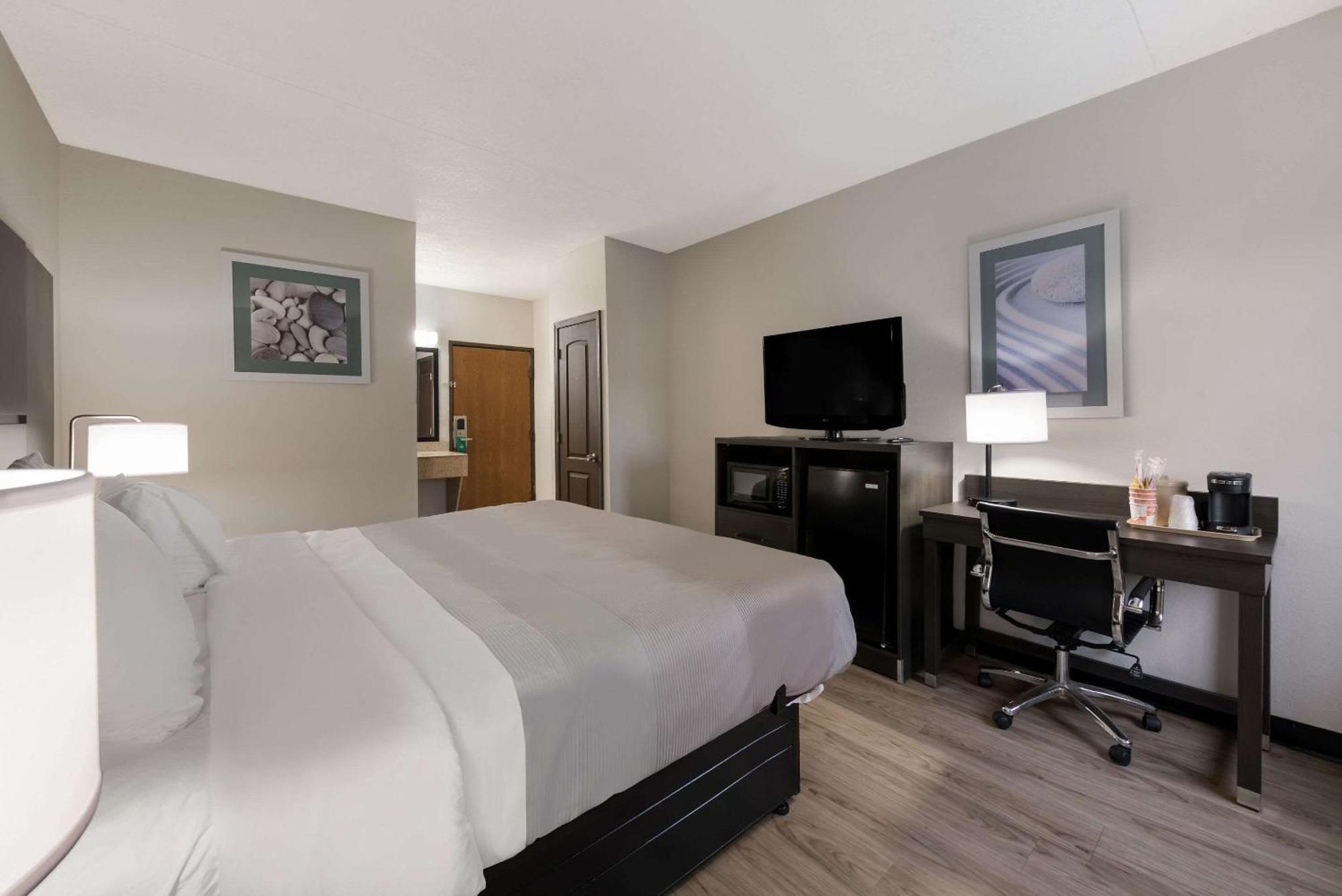 Quality Inn Merriam Kansas City Bagian luar foto