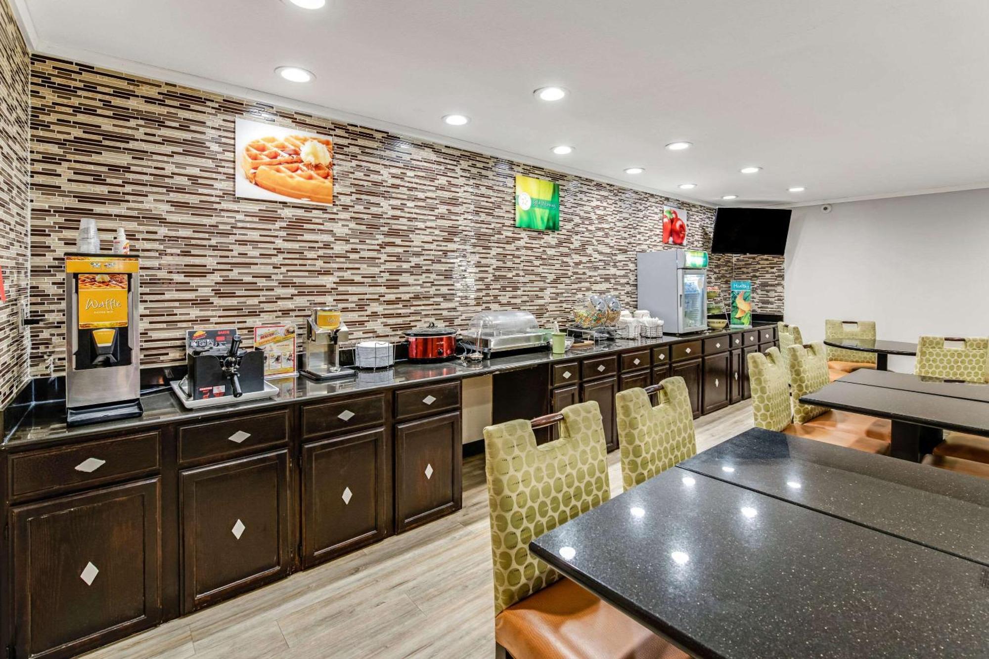 Quality Inn Merriam Kansas City Bagian luar foto