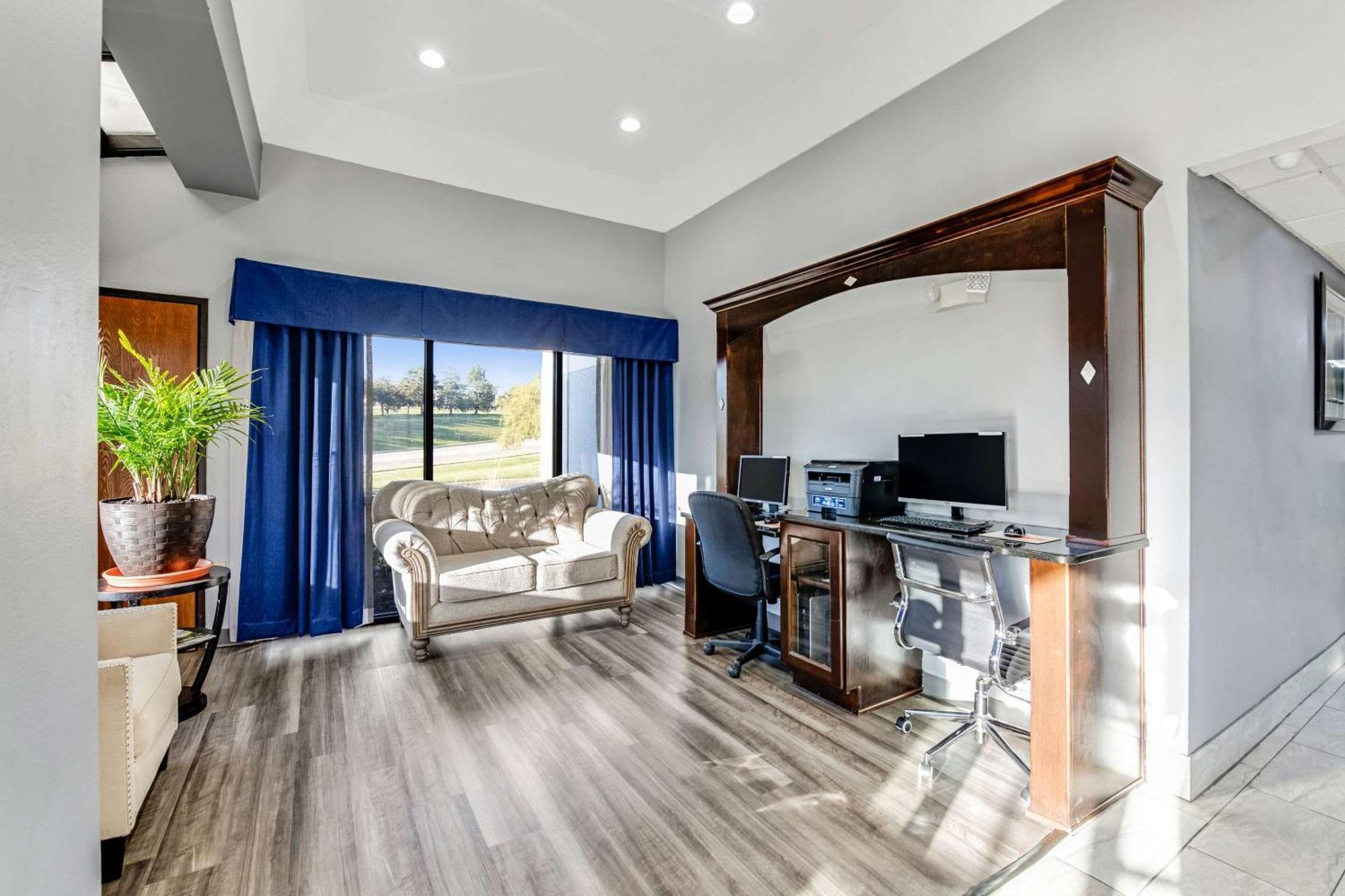 Quality Inn Merriam Kansas City Bagian luar foto