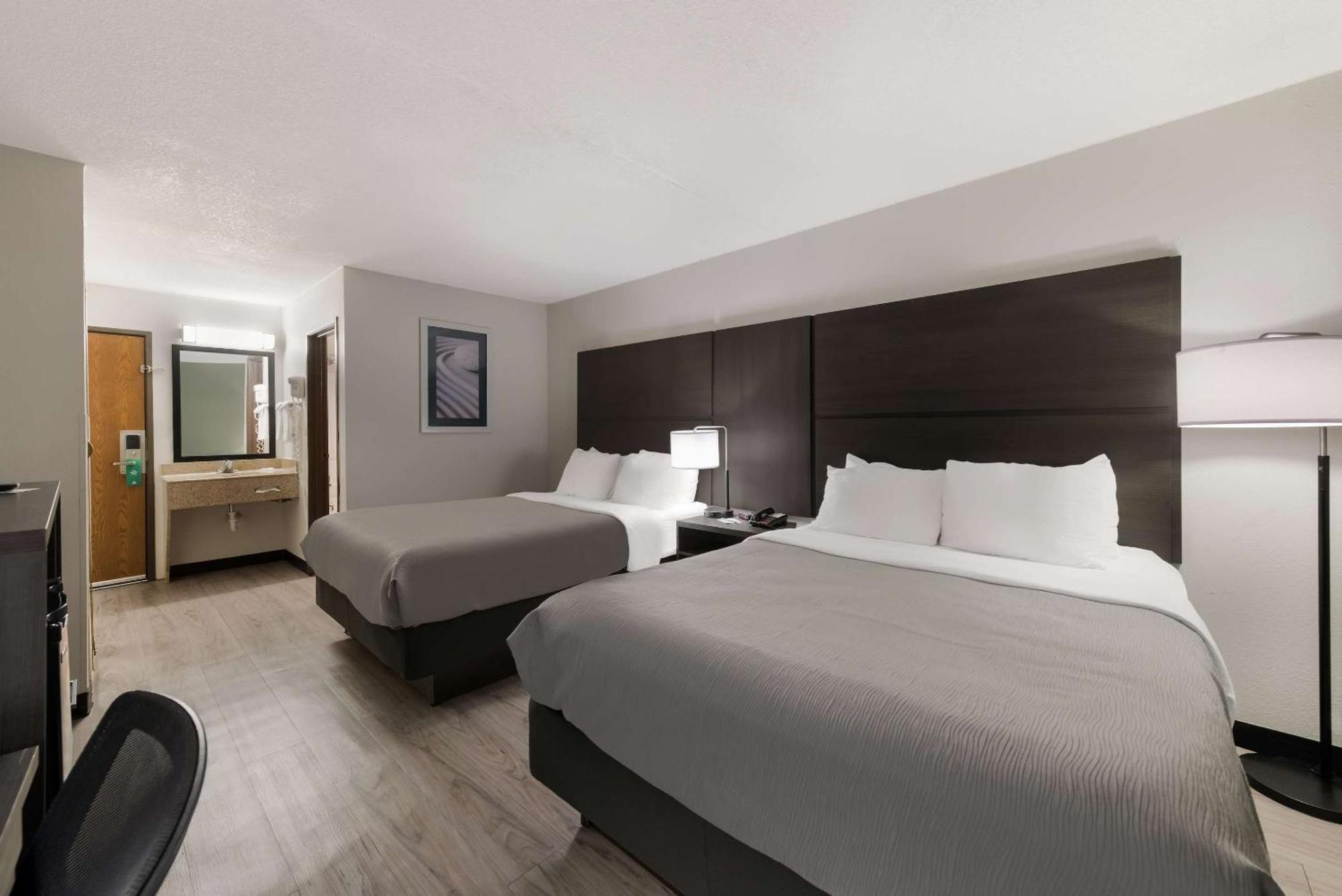 Quality Inn Merriam Kansas City Bagian luar foto